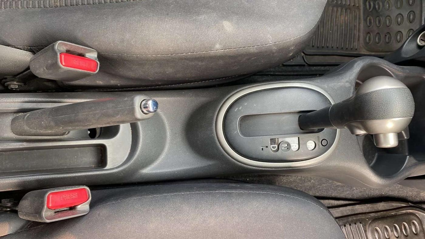 2017 Nissan Micra XL CVT, Petrol, Automatic, 32,845 km, Gear Lever