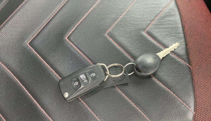 2018 Tata Tiago XZ PETROL, Petrol, Manual, 33,950 km, Key Close Up