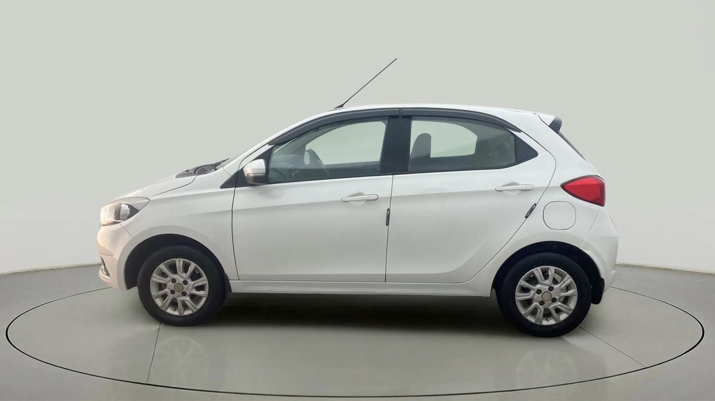 2018 Tata Tiago XZ PETROL, Petrol, Manual, 33,950 km, Left Side