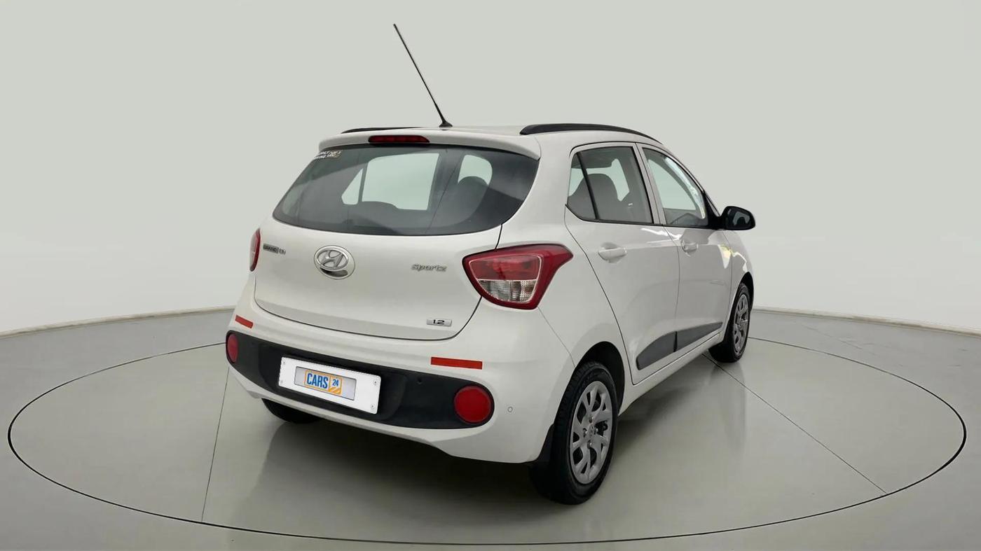 2017 Hyundai Grand i10 SPORTZ (O) 1.2 KAPPA VTVT, Petrol, Manual, 22,767 km, Right Back Diagonal