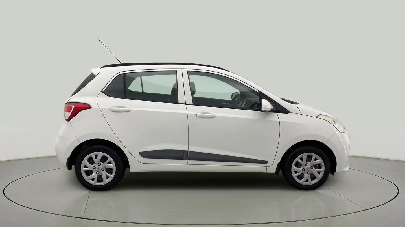 2017 Hyundai Grand i10 SPORTZ (O) 1.2 KAPPA VTVT, Petrol, Manual, 22,767 km, Right Side View