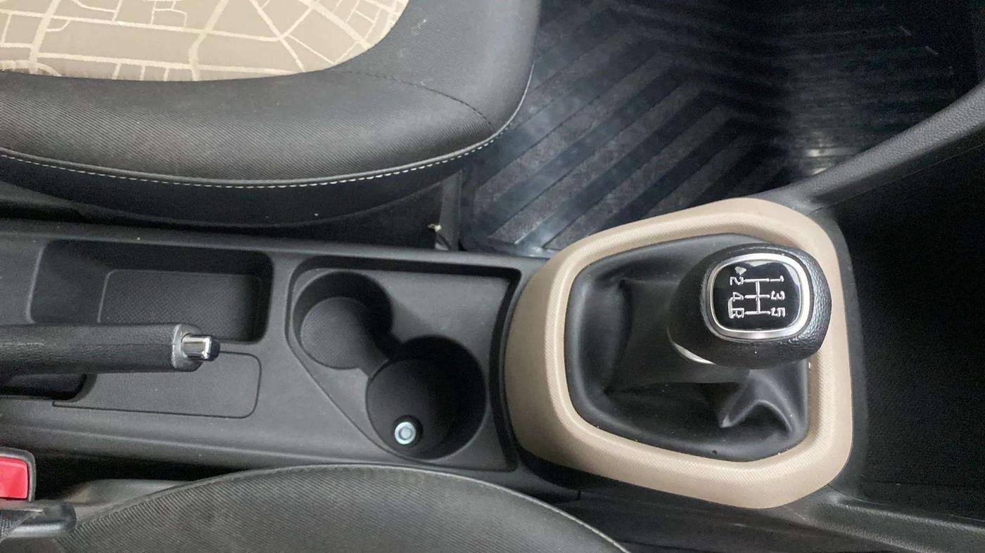 2017 Hyundai Grand i10 SPORTZ (O) 1.2 KAPPA VTVT, Petrol, Manual, 22,767 km, Gear Lever
