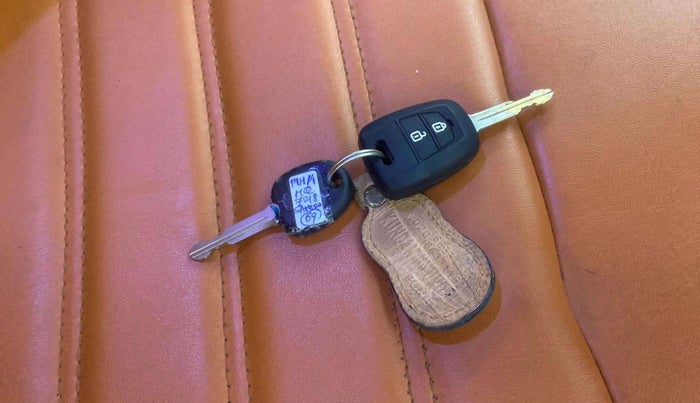 2019 Hyundai NEW SANTRO SPORTZ MT, CNG, Manual, 46,360 km, Key Close Up