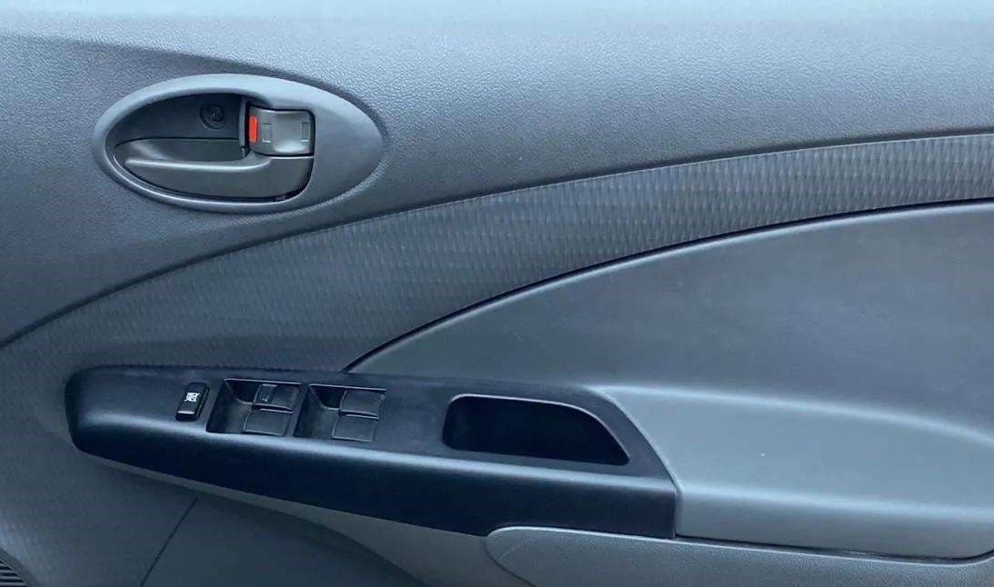 2013 Toyota Etios Liva G, Petrol, Manual, 69,233 km, Driver Side Door Panels Control