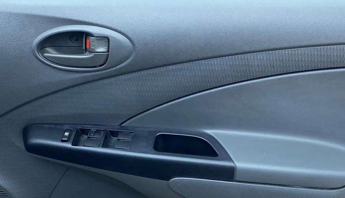 2013 Toyota Etios Liva G, Petrol, Manual, 69,233 km, Driver Side Door Panels Control