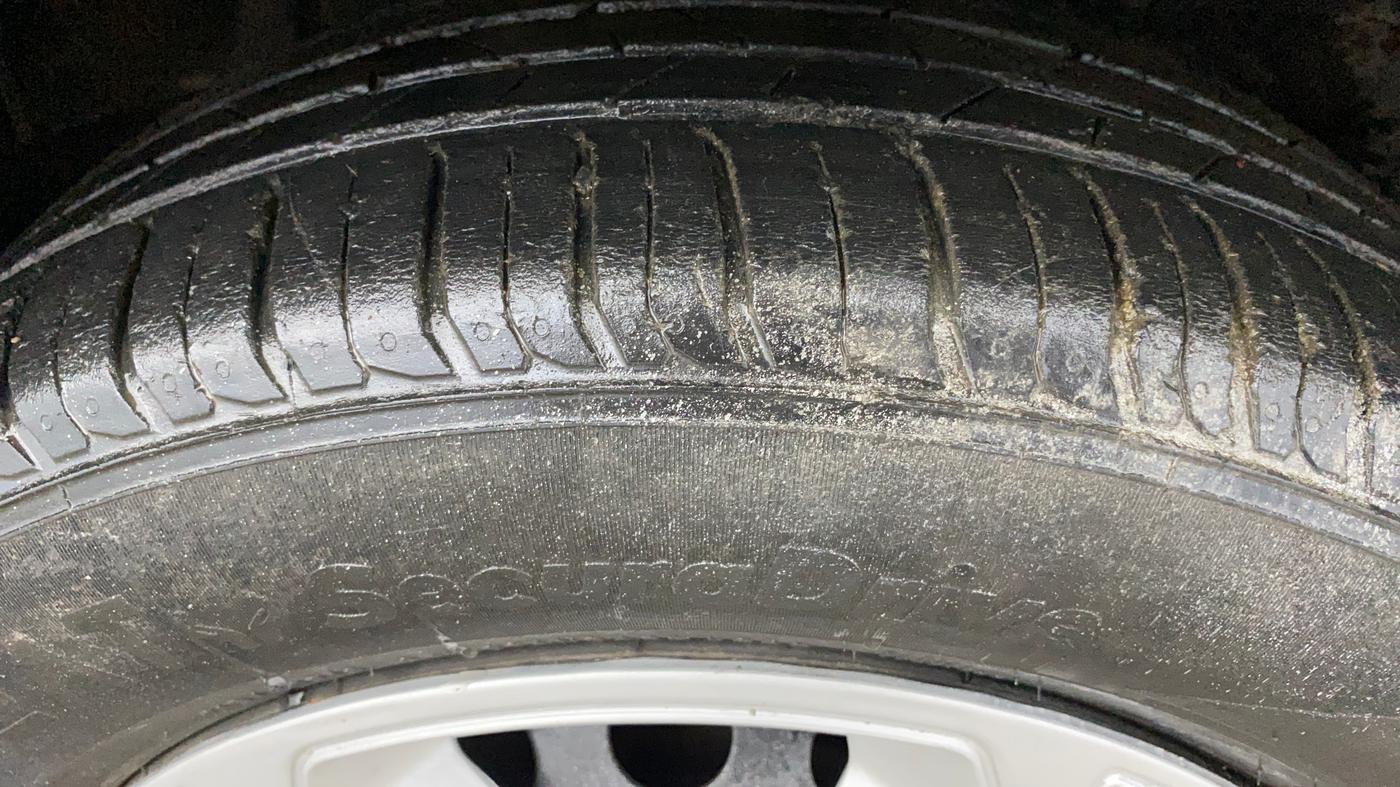 2018 Tata NEXON XMA PETROL, Petrol, Automatic, 88,984 km, Right Front Tyre Tread
