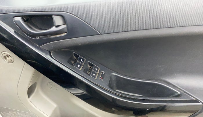 2018 Tata NEXON XMA PETROL, Petrol, Automatic, 88,984 km, Driver Side Door Panels Control