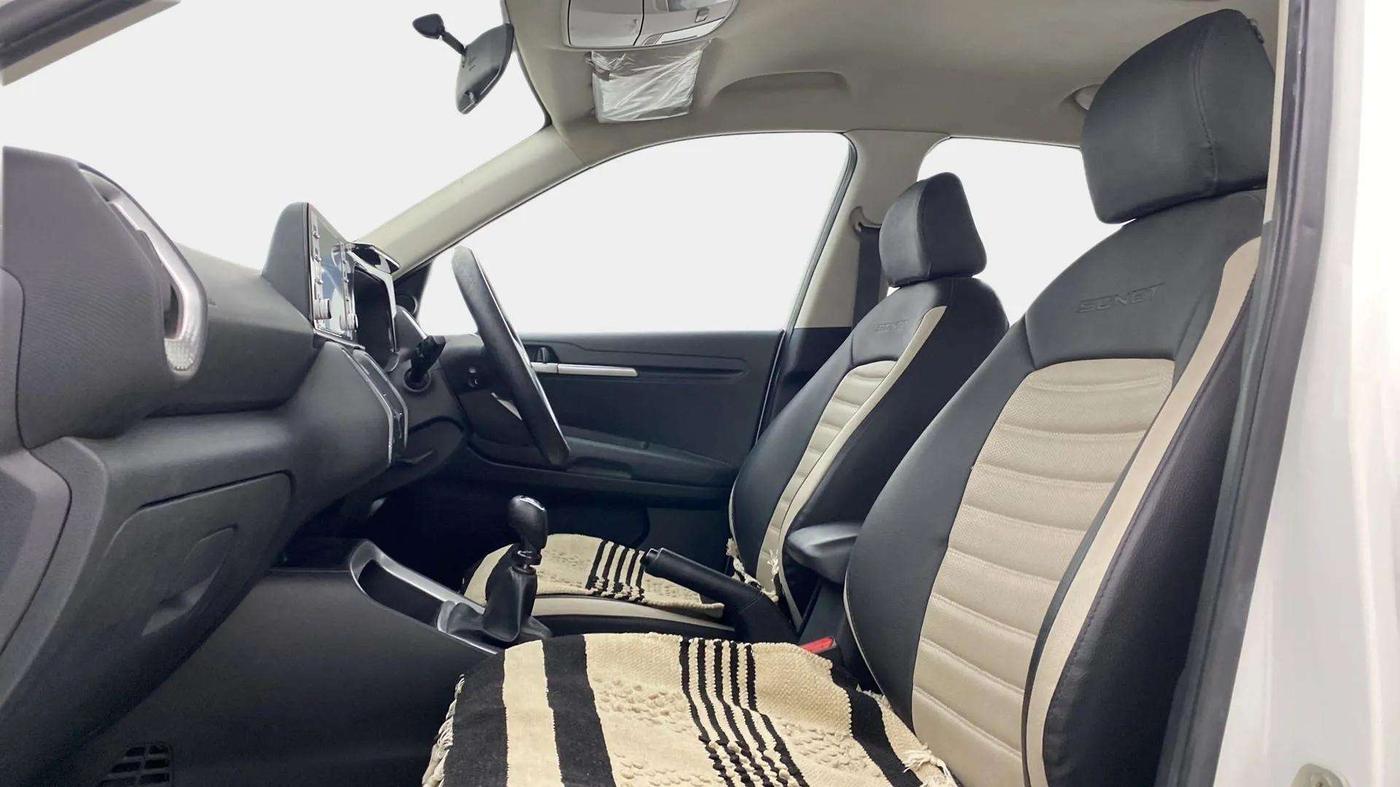 2020 KIA SONET HTK PLUS 1.2, Petrol, Manual, 66,810 km, Right Side Front Door Cabin