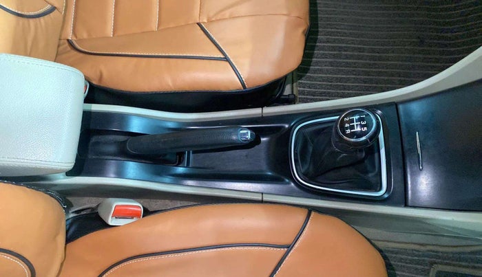 2018 Maruti Ciaz DELTA 1.4 MT PETROL, Petrol, Manual, 66,909 km, Gear Lever