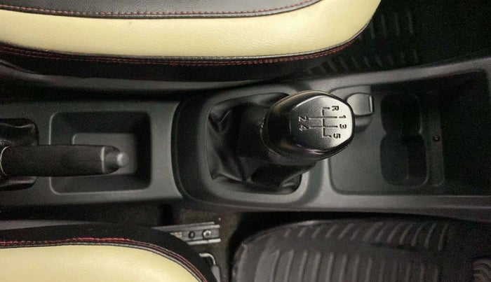 2016 Renault Kwid RXT 0.8 (O), Petrol, Manual, 22,189 km, Gear Lever