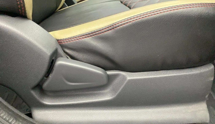 2016 Renault Kwid RXT 0.8 (O), Petrol, Manual, 22,189 km, Driver Side Adjustment Panel