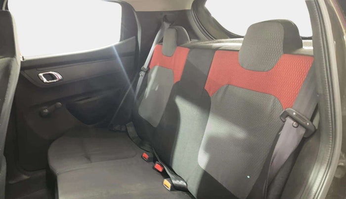 2018 Renault Kwid RXT 1.0 AMT (O), Petrol, Automatic, 8,415 km, Right Side Rear Door Cabin