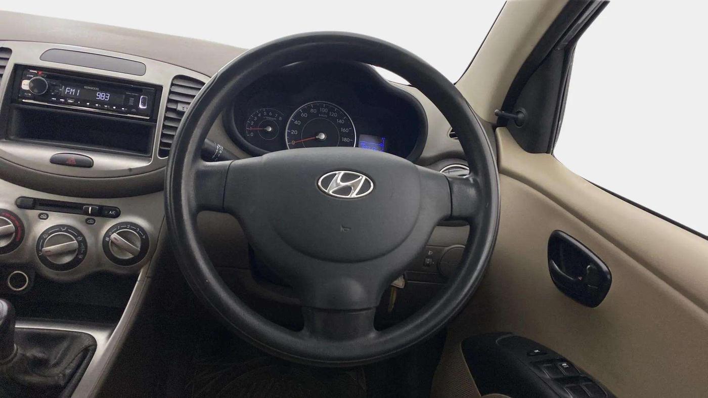 2016 Hyundai i10 MAGNA 1.1, CNG, Manual, 89,406 km, Steering Wheel Close Up