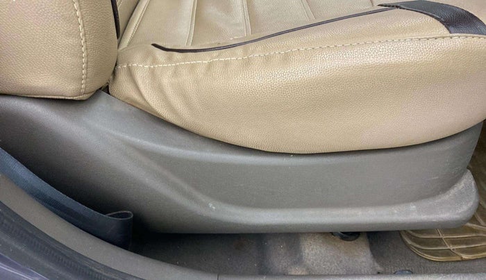 2016 Hyundai i10 MAGNA 1.1, CNG, Manual, 89,406 km, Driver Side Adjustment Panel