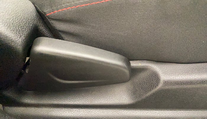 2020 Renault Kwid RXT 0.8, Petrol, Manual, 16,672 km, Driver Side Adjustment Panel