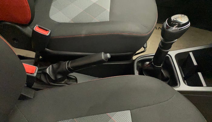 2020 Renault Kwid RXT 0.8, Petrol, Manual, 16,672 km, Gear Lever