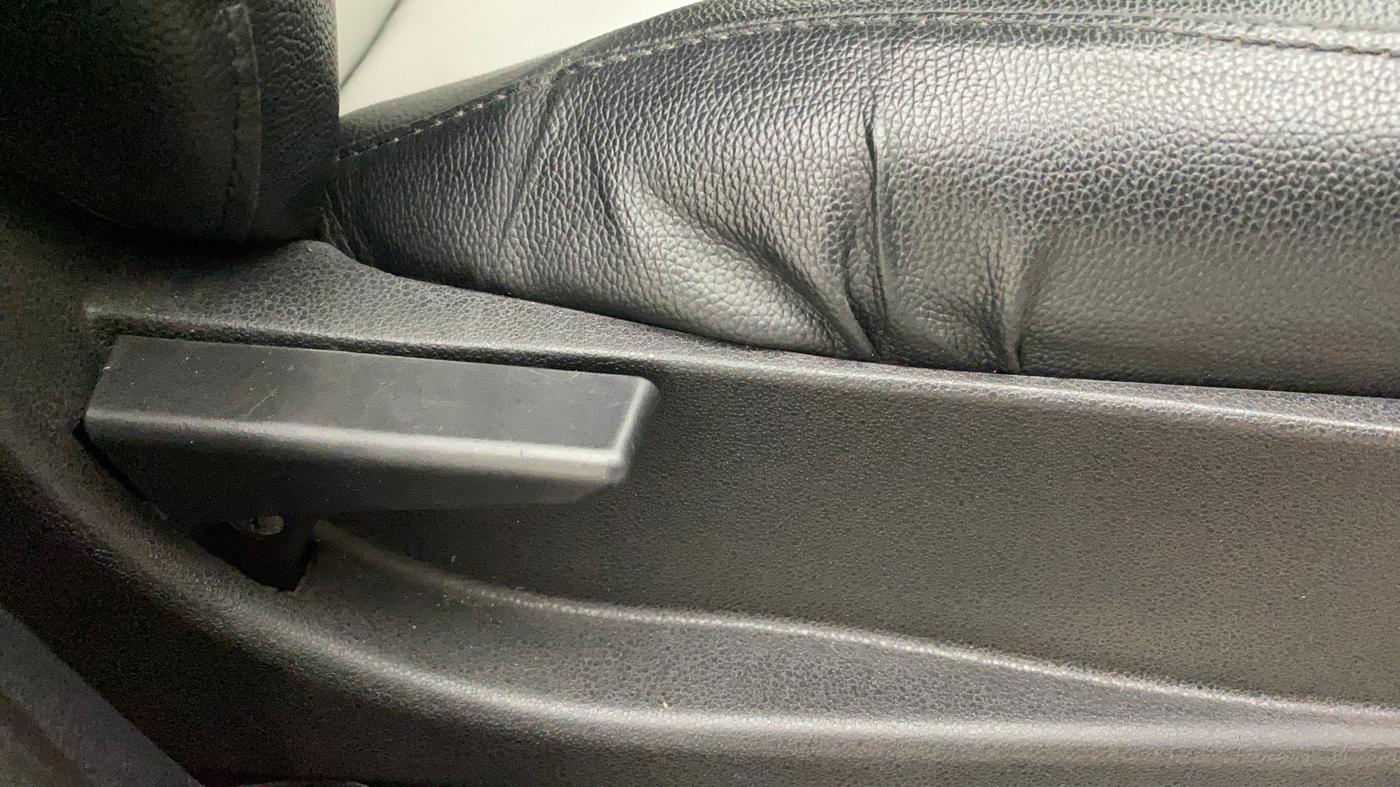 2019 Tata Tiago XZA PETROL, Petrol, Automatic, 79,974 km, Driver Side Adjustment Panel
