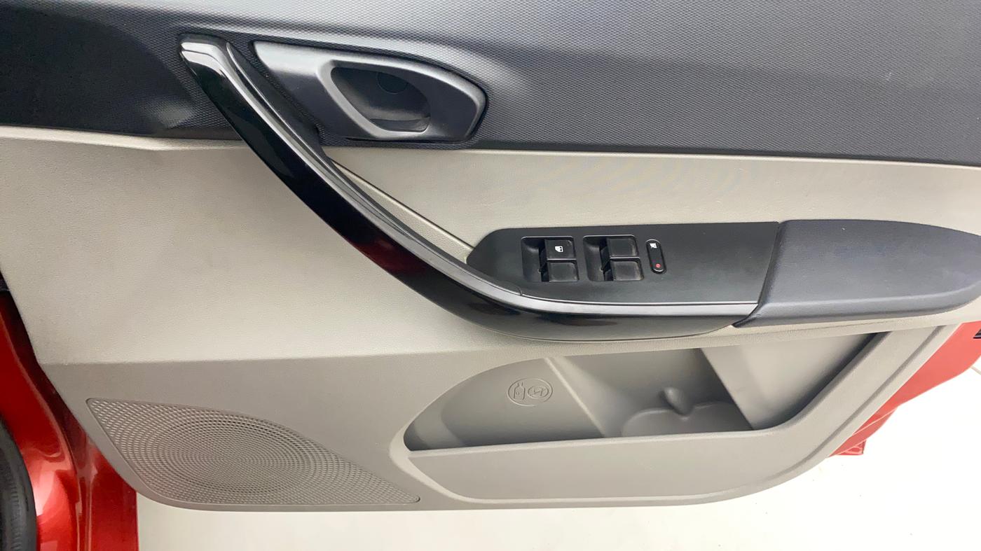 2019 Tata Tiago XZA PETROL, Petrol, Automatic, 79,974 km, Driver Side Door Panels Control