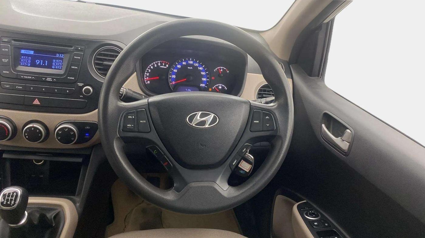 2014 Hyundai Xcent S 1.2, Petrol, Manual, 1,01,200 km, Steering Wheel Close Up