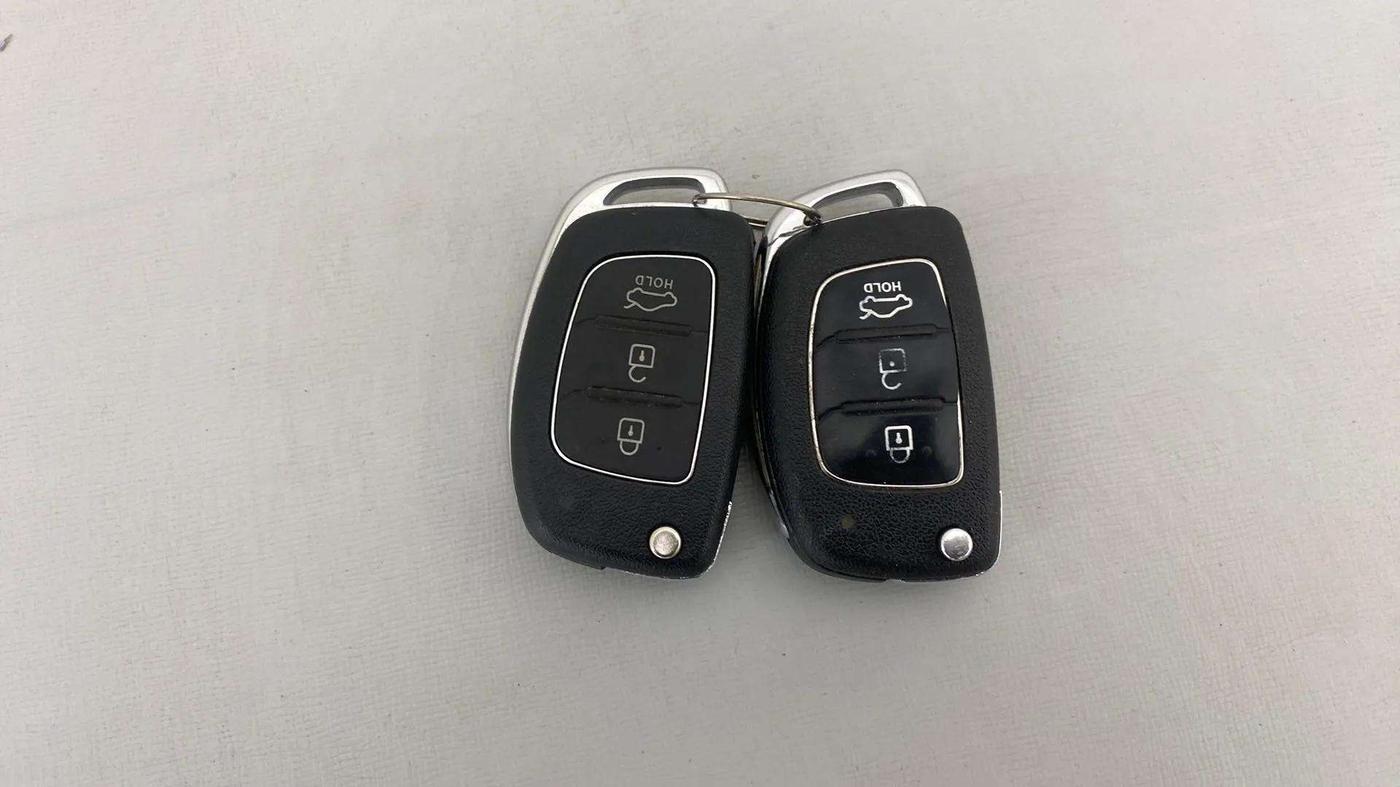 2014 Hyundai Xcent S 1.2, Petrol, Manual, 1,01,200 km, Key Close Up