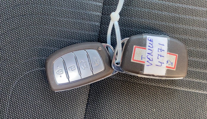 2021 Hyundai VENUE SX 1.0 (O) TURBO IMT, Petrol, Manual, 55,090 km, Key Close Up