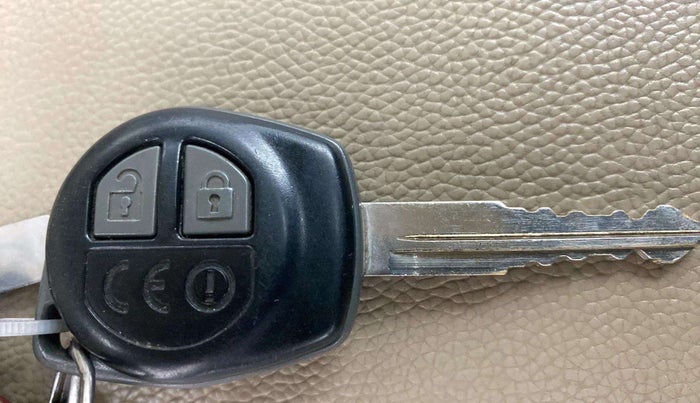 2016 Maruti Ciaz VXI+, Petrol, Manual, 54,109 km, Key Close Up