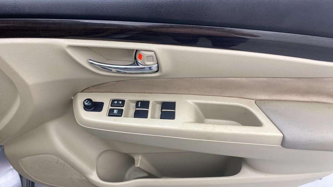 2016 Maruti Ciaz VXI+, Petrol, Manual, 54,109 km, Driver Side Door Panels Control