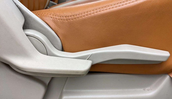 2019 Maruti Ertiga ZXI+ SHVS, Petrol, Manual, 81,051 km, Driver Side Adjustment Panel