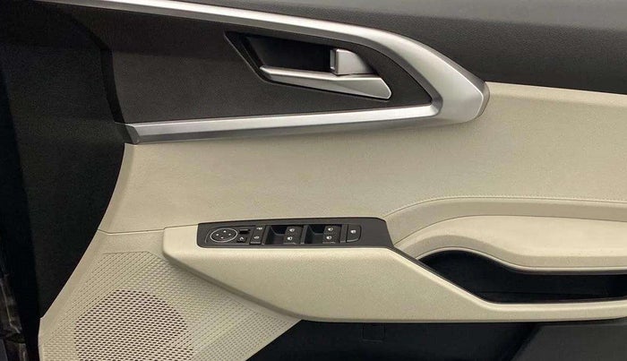 2022 KIA CARENS PRESTIGE PLUS 1.4 PETROL DCT 7 STR, Petrol, Automatic, 25,317 km, Driver Side Door Panels Control