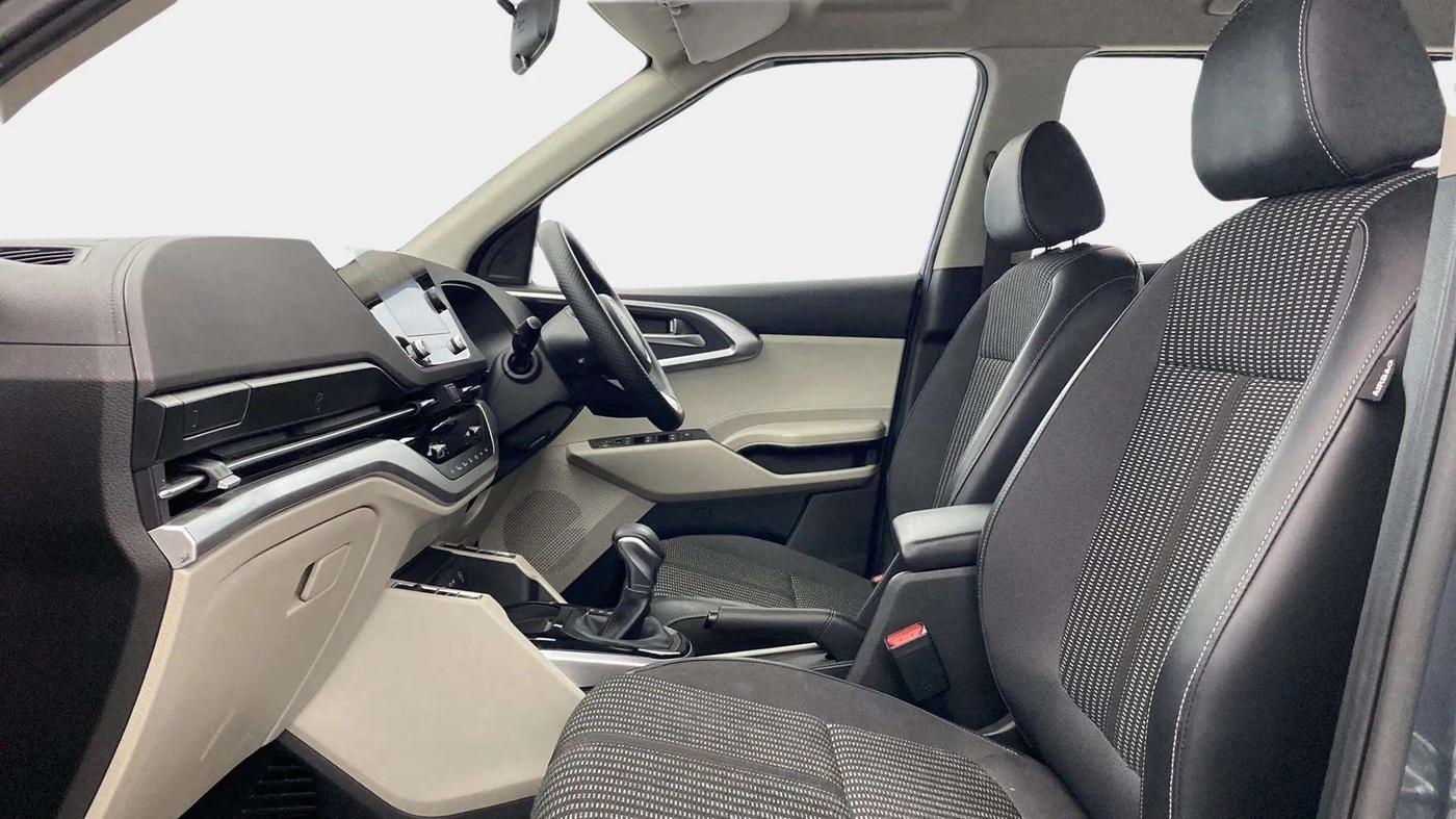 2022 KIA CARENS PRESTIGE PLUS 1.4 PETROL DCT 7 STR, Petrol, Automatic, 25,317 km, Right Side Front Door Cabin