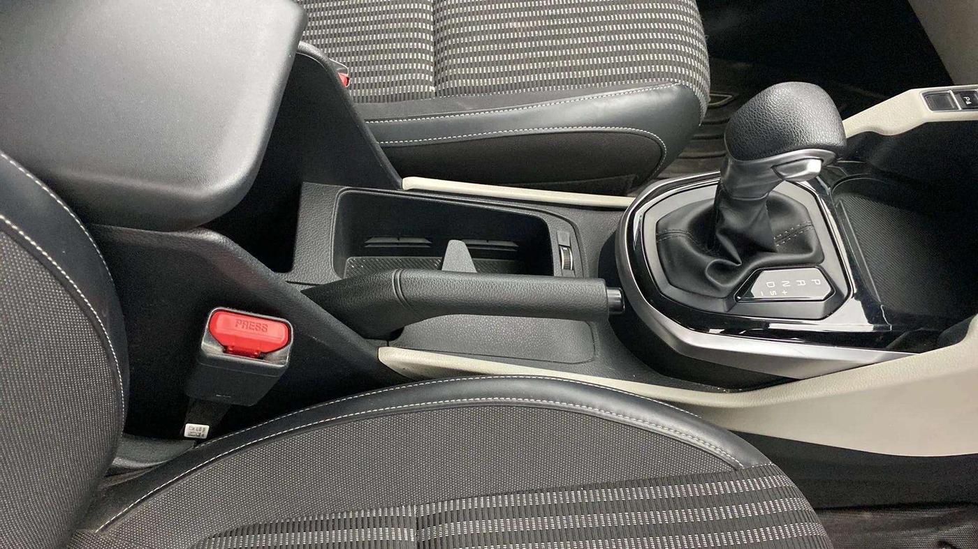 2022 KIA CARENS PRESTIGE PLUS 1.4 PETROL DCT 7 STR, Petrol, Automatic, 25,317 km, Gear Lever