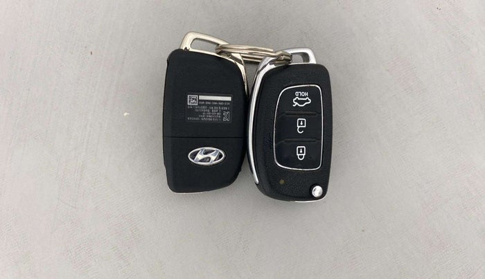 2014 Hyundai Xcent S (O) 1.2, Petrol, Manual, 96,213 km, Key Close Up