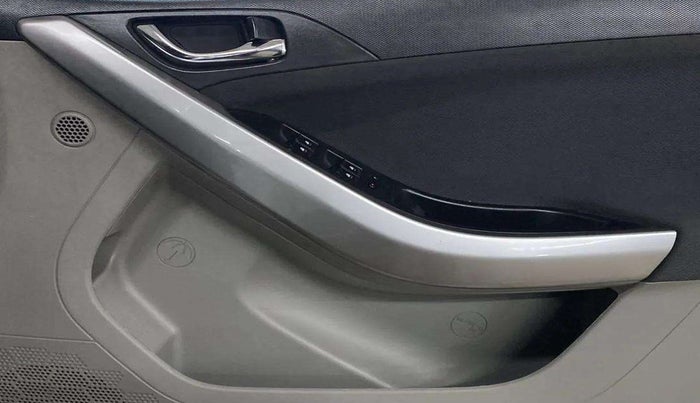 2018 Tata NEXON XZA PLUS PETROL, Petrol, Automatic, 25,017 km, Driver Side Door Panels Control