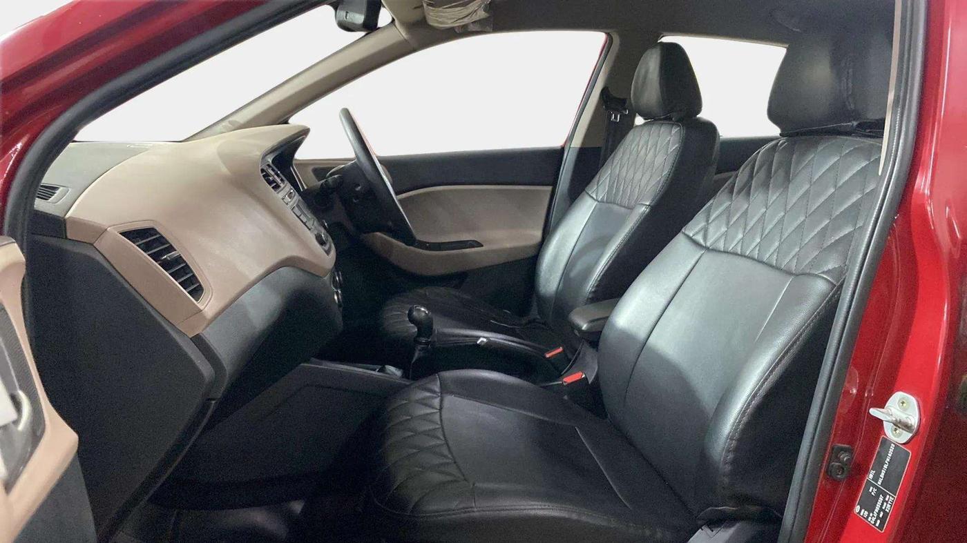 2015 Hyundai Elite i20 SPORTZ 1.2, Petrol, Manual, 66,291 km, Right Side Front Door Cabin