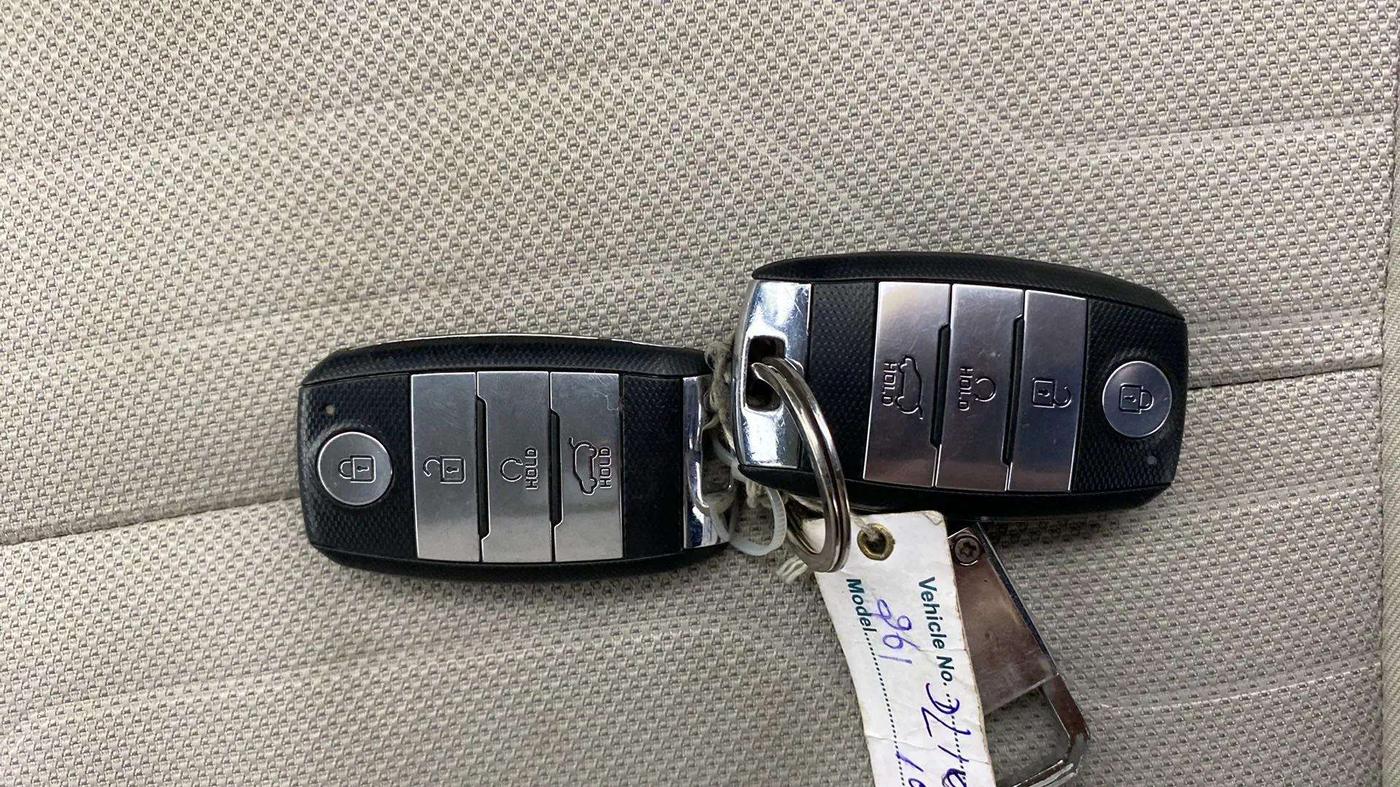 2020 KIA SONET HTX 1.0 IMT, Petrol, Manual, 55,051 km, Key Close Up