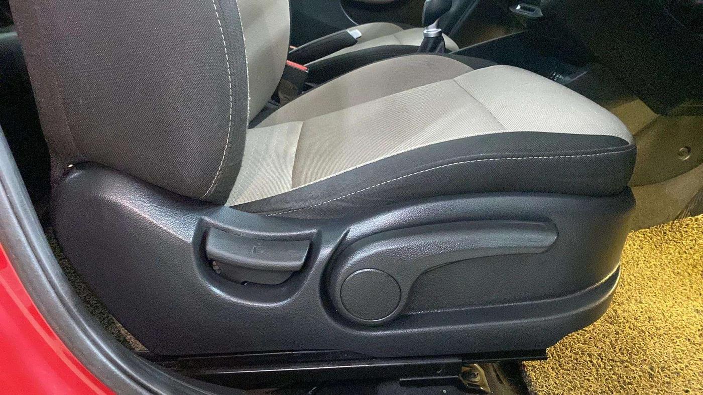 2015 Hyundai Elite i20 ASTA 1.2, Petrol, Manual, 39,048 km, Driver Side Adjustment Panel
