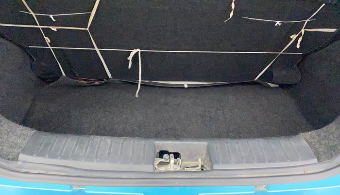 2016 Mahindra Kuv100 K4 6 STR, Petrol, Manual, 16,621 km, Boot Inside
