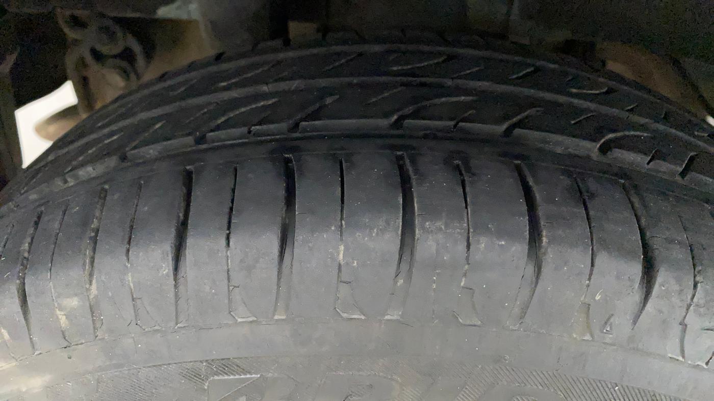 2016 Mahindra Kuv100 K4 6 STR, Petrol, Manual, 16,621 km, Right Rear Tyre Tread