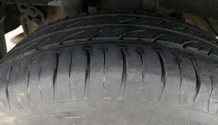 2016 Mahindra Kuv100 K4 6 STR, Petrol, Manual, 16,621 km, Right Rear Tyre Tread