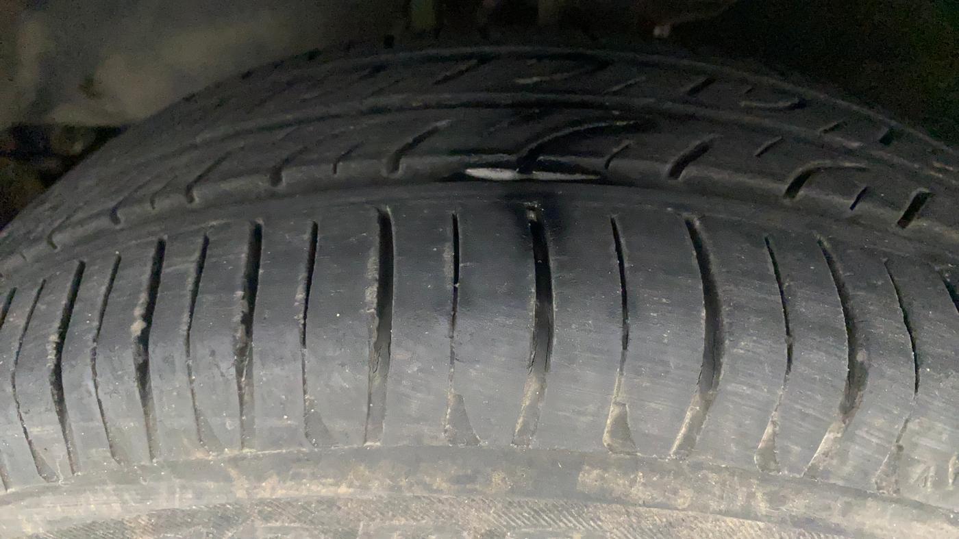 2016 Mahindra Kuv100 K4 6 STR, Petrol, Manual, 16,621 km, Left Front Tyre Tread