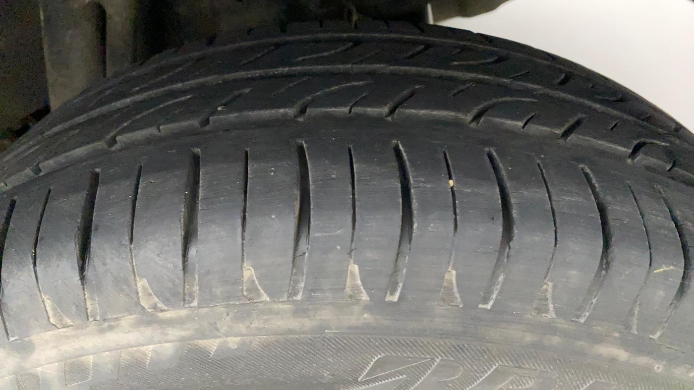 2016 Mahindra Kuv100 K4 6 STR, Petrol, Manual, 16,621 km, Left Rear Tyre Tread