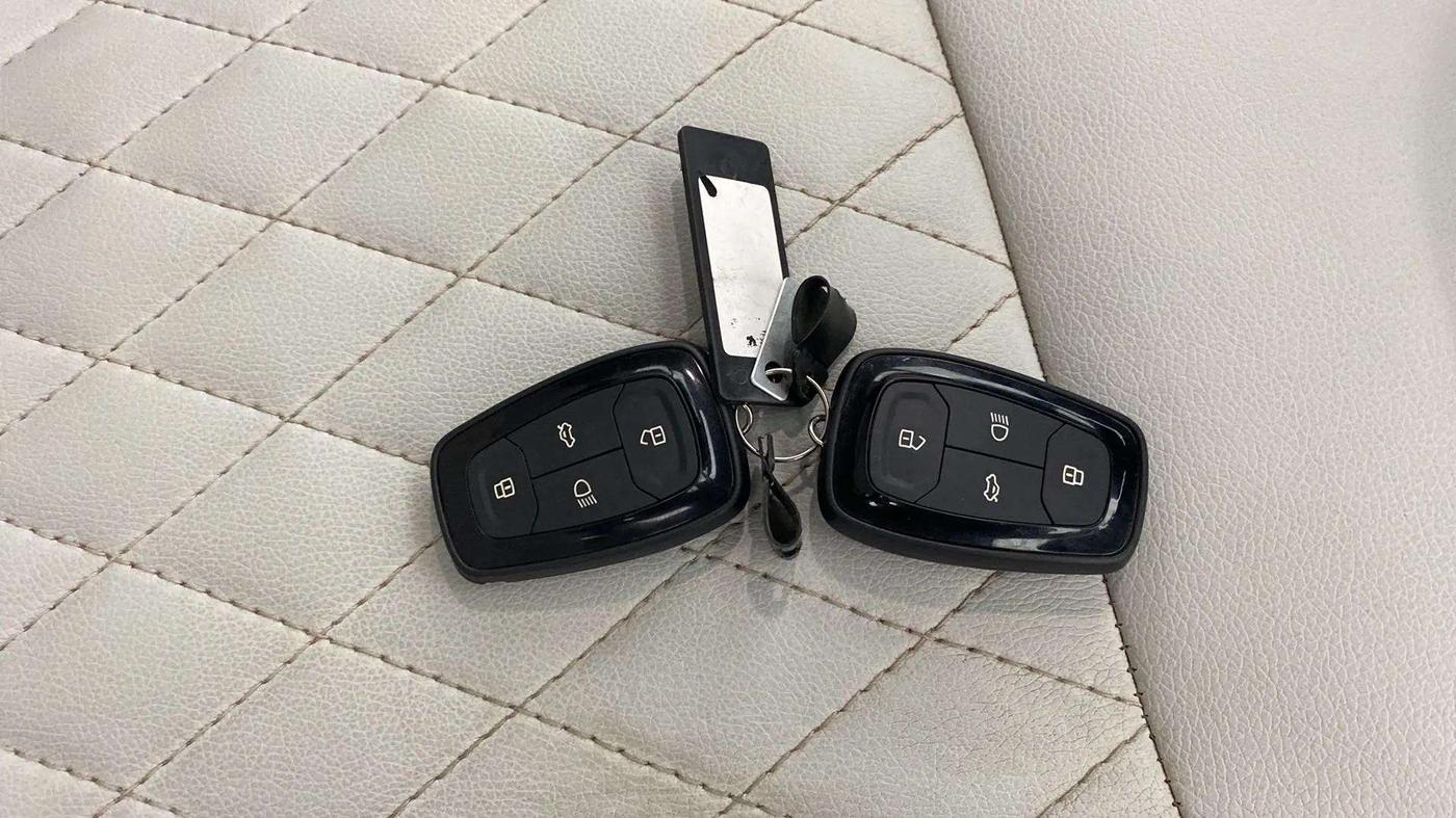 2023 Tata NEXON CREATIVE+ DCA DUAL TONE 1.2 PETROL, Petrol, Automatic, 23,022 km, Key Close Up