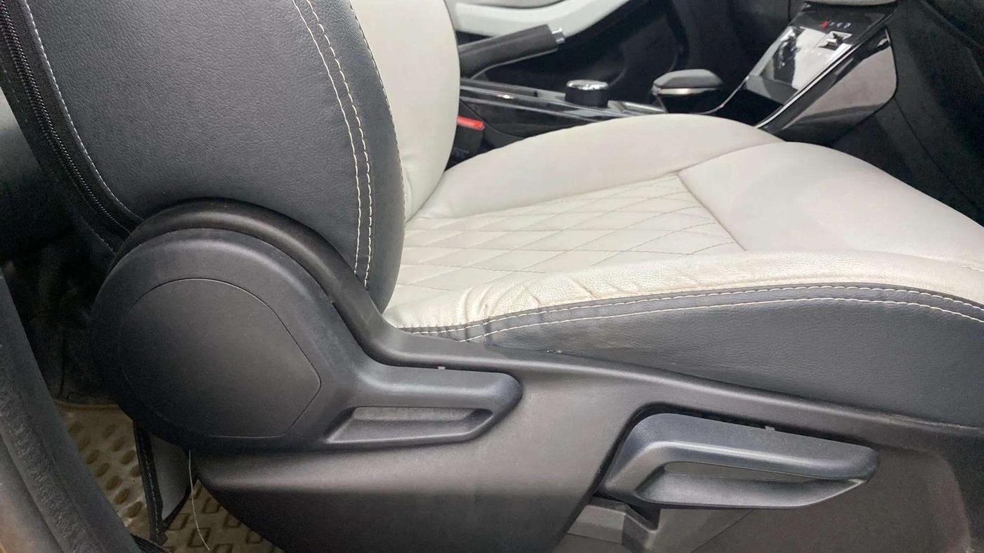 2023 Tata NEXON CREATIVE+ DCA DUAL TONE 1.2 PETROL, Petrol, Automatic, 23,022 km, Driver Side Adjustment Panel