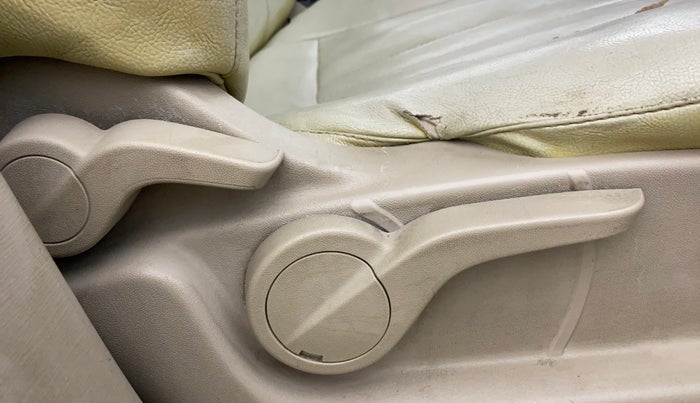 2015 Mahindra XUV500 W6, Diesel, Manual, 60,821 km, Driver Side Adjustment Panel