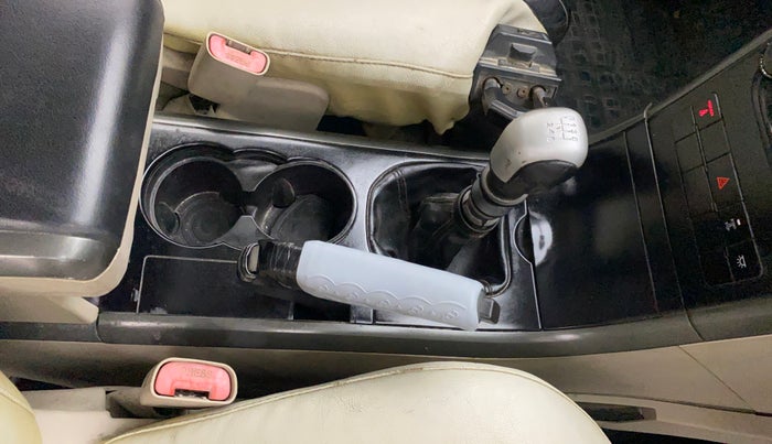 2015 Mahindra XUV500 W6, Diesel, Manual, 60,821 km, Gear Lever