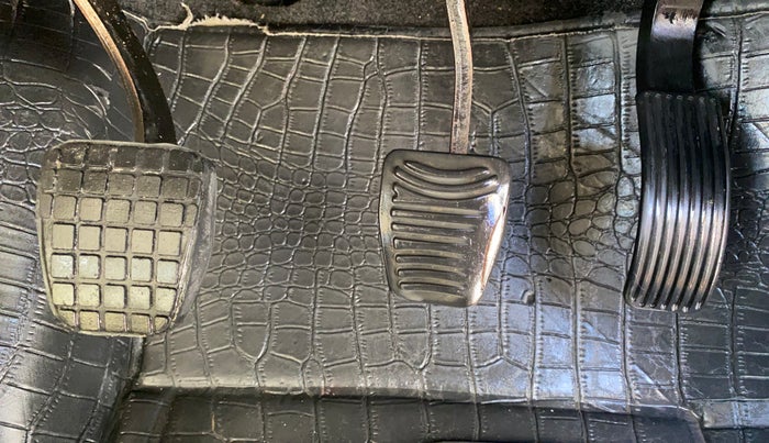 2015 Mahindra XUV500 W6, Diesel, Manual, 60,821 km, Pedals