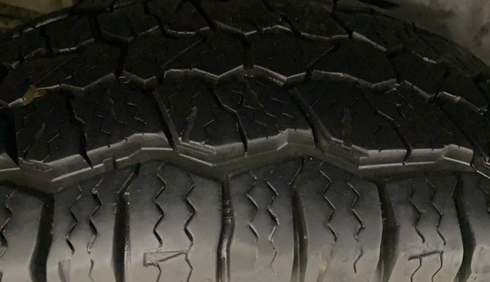 2015 Mahindra XUV500 W6, Diesel, Manual, 60,821 km, Right Rear Tyre Tread