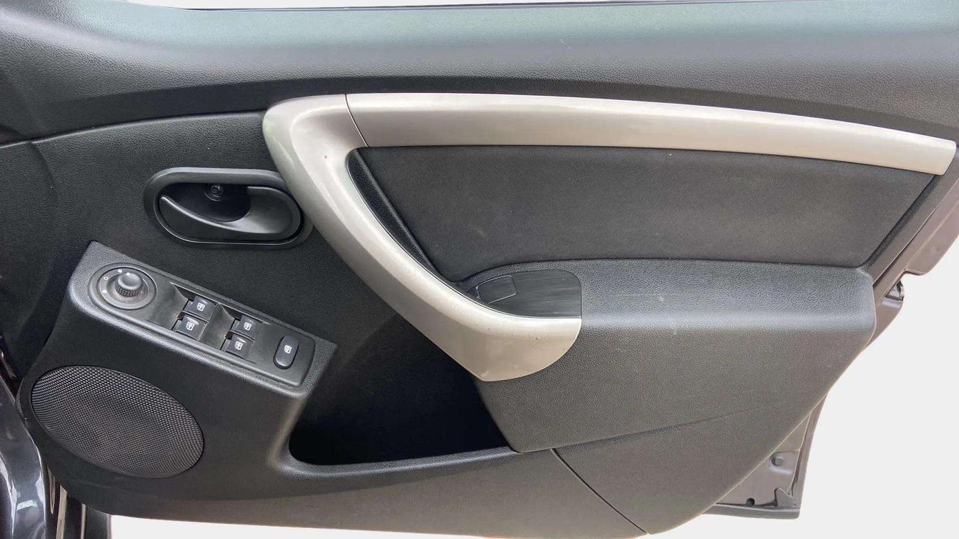 2020 Renault Duster RXS 1.5 PETROL MT, Petrol, Manual, 38,137 km, Driver Side Door Panels Control