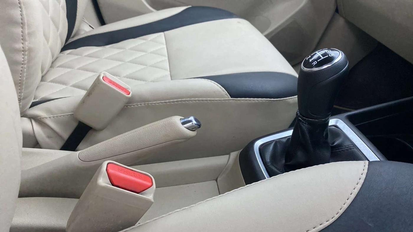 2018 Maruti Dzire VXI, Petrol, Manual, 50,204 km, Gear Lever
