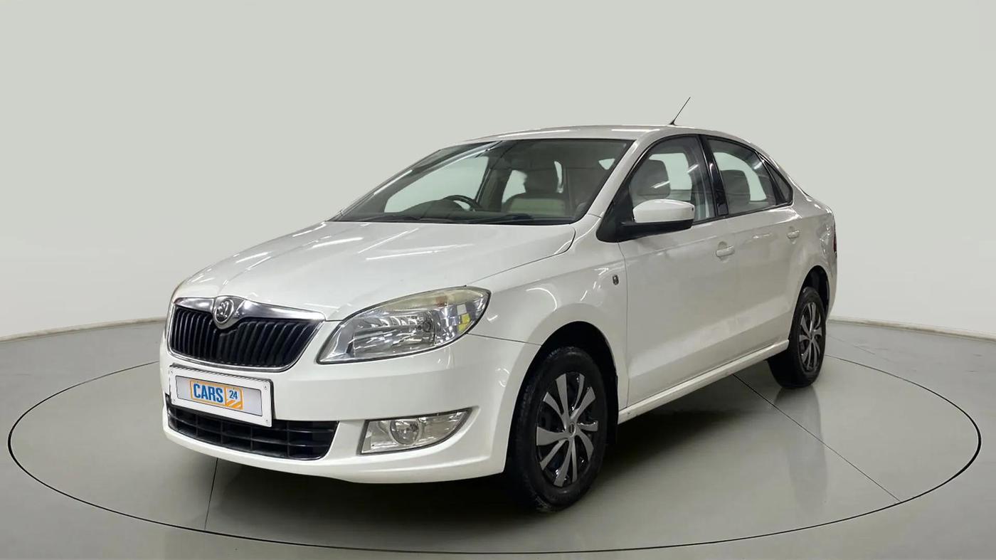 2013 Skoda Rapid AMBITION 1.6 MPI MT PLUS, Petrol, Manual, 60,774 km, Left Front Diagonal